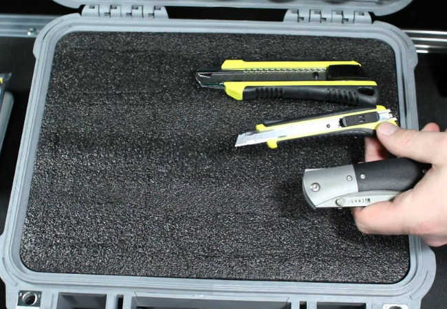 knife to cut gun case foam